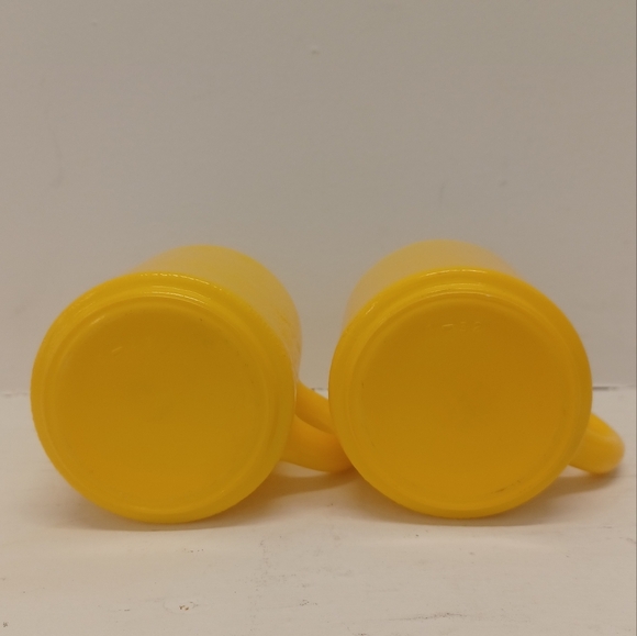 Vintage Hazel Atlas 1950-60s Milk Glass Yellow Mugs Citrus Peel Texture Set of 2 - Picture 4 of 10